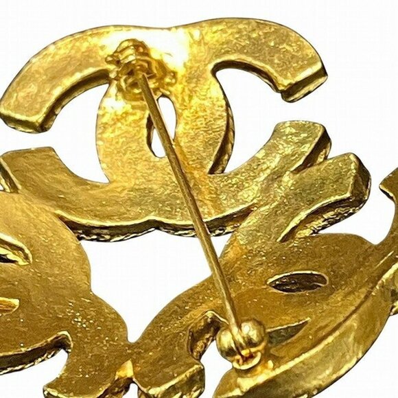 CHANEL Gold Logo Brooch - Picture 5 of 9